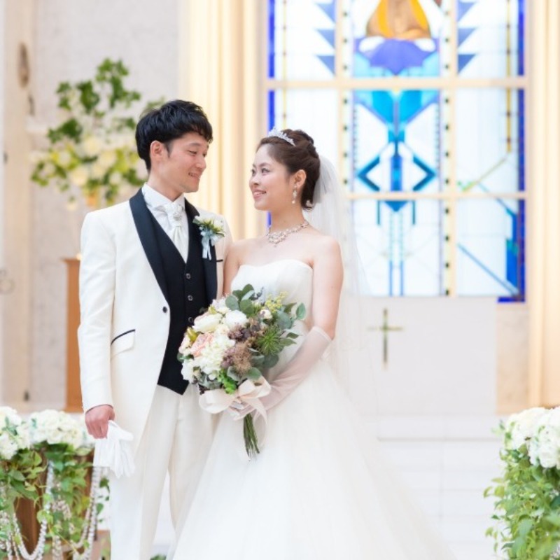 公式 フォト婚プラン ステンドグラス輝くチャペルでフォトウェディング 北九州 小倉の結婚式場 ベルクラシック小倉 貸切邸宅ウェディング